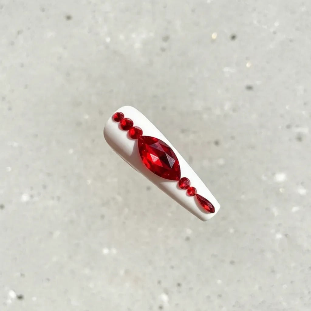 Uñas Blancas Con Piedras Rojas