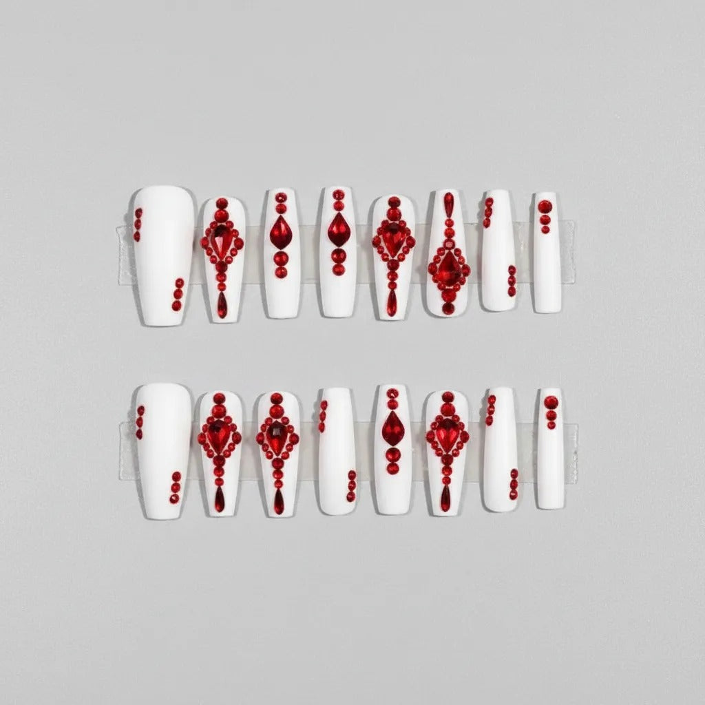Uñas Blancas Con Piedras Rojas