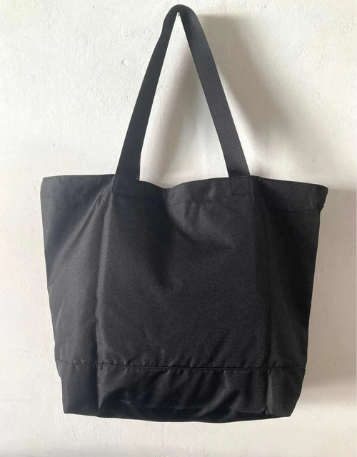 Bolsa TOTE con estampado al frente y cierre, en tela tipo lona
