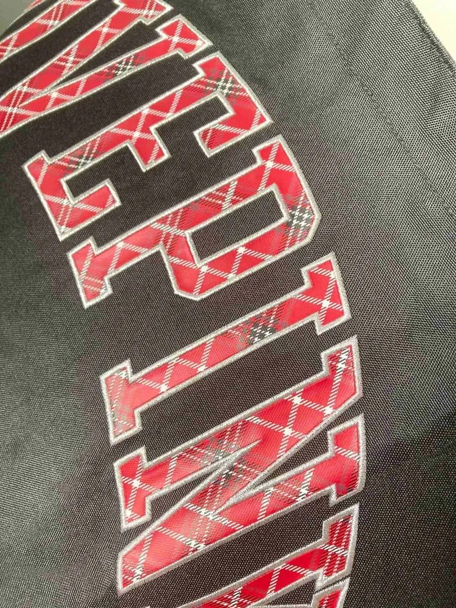 Bolsa TOTE con estampado al frente y cierre, en tela tipo lona