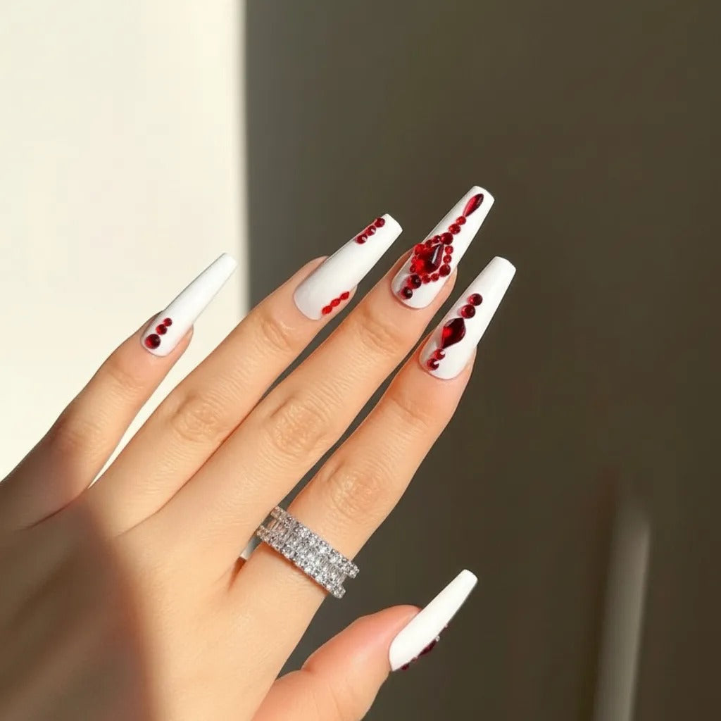Uñas Blancas Con Piedras Rojas